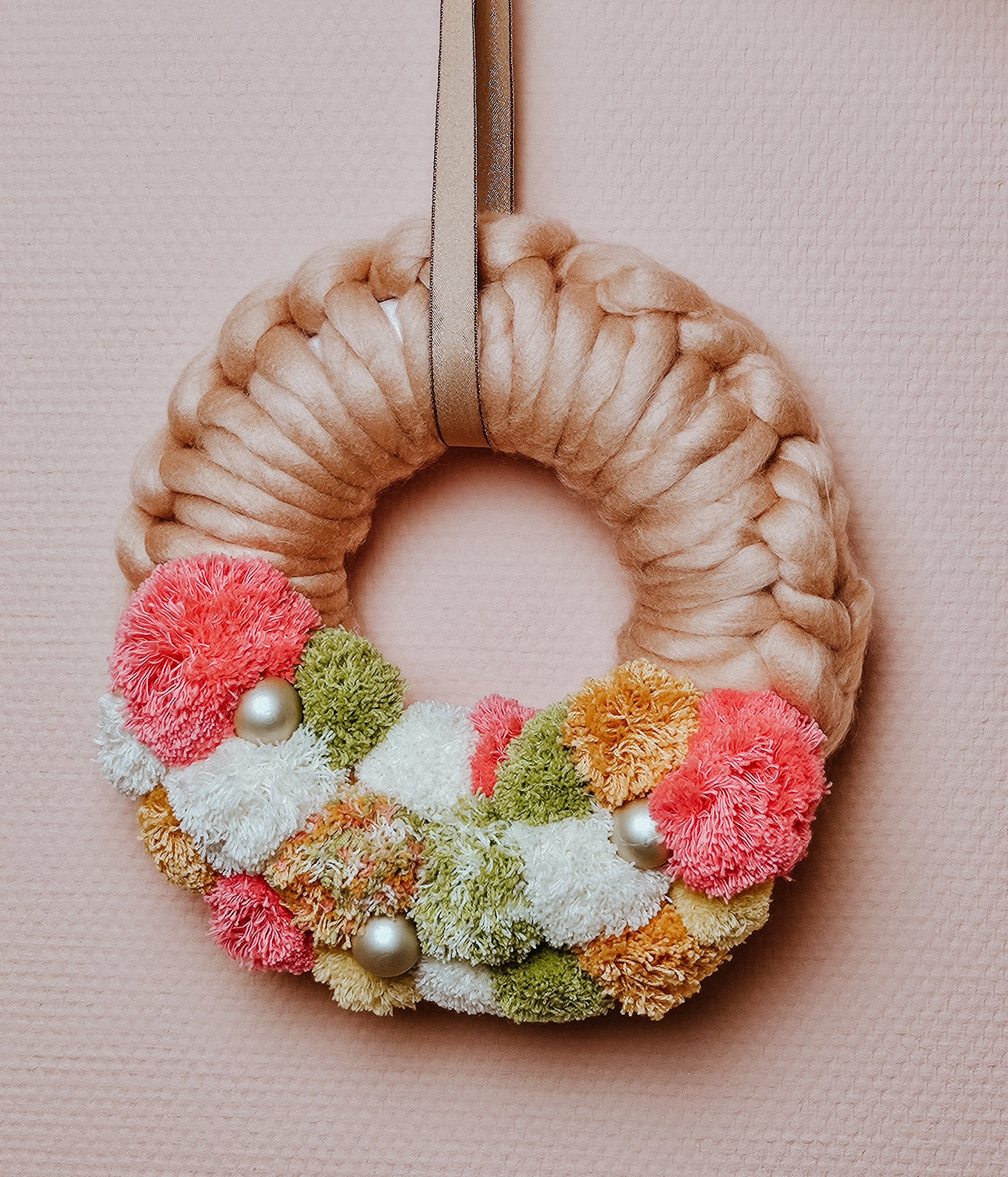Couronne de Noël en tricot géant – Image 4