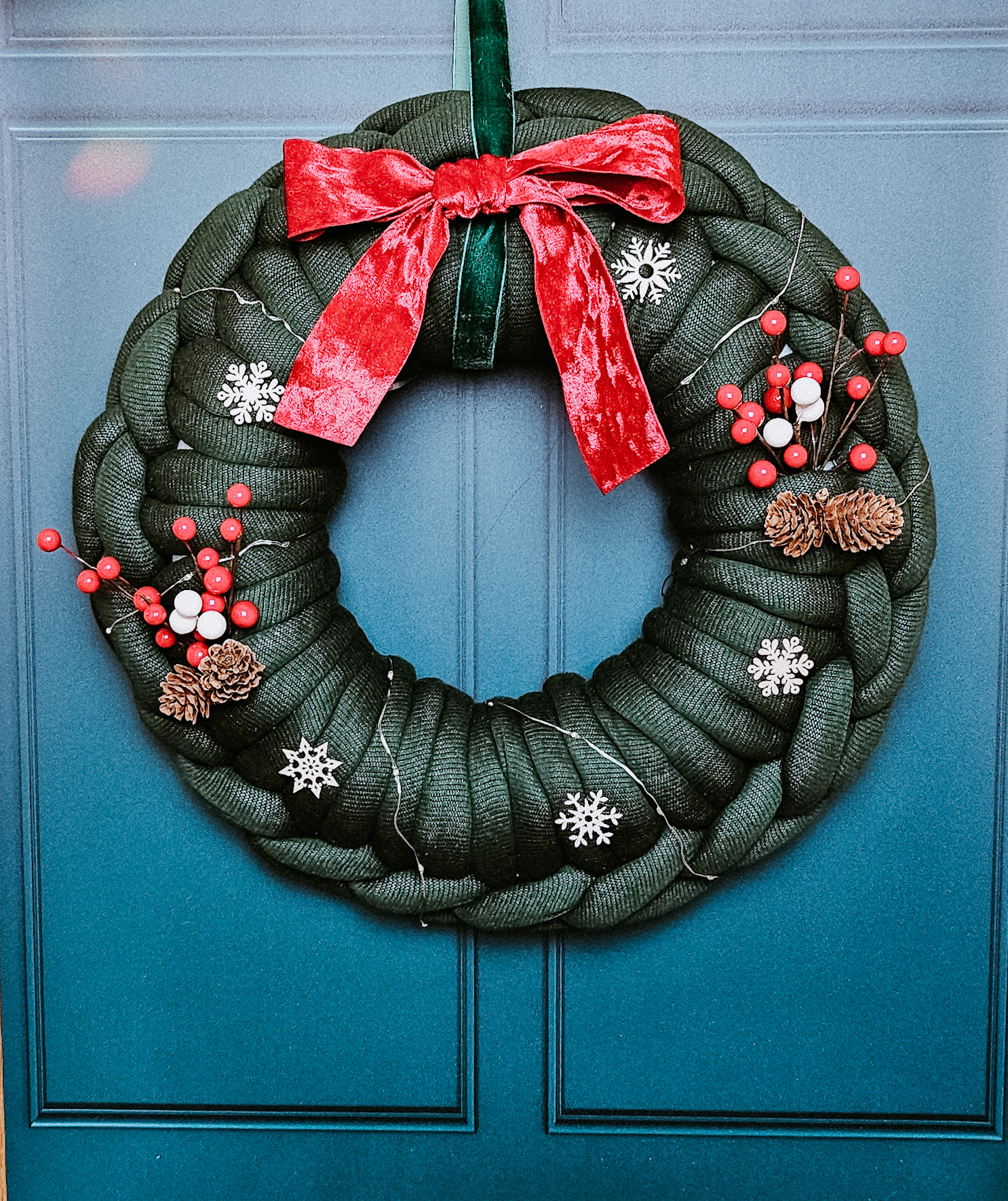 Couronne de Noël en tricot géant